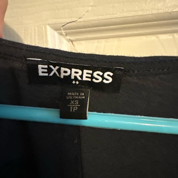 Express Women’s sleeveless shirt size xsmall NWT - Picture 2 of 3